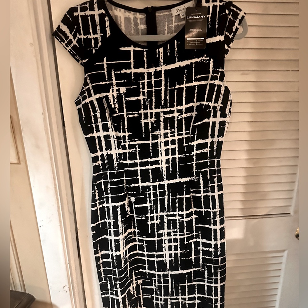 NWT Women’s black and white print dress size medium